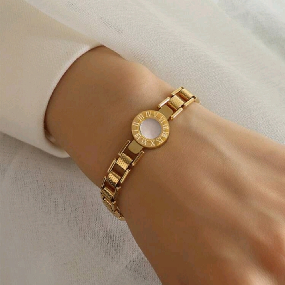 1pc Fashion Stainless Steel Roman Numeral Detail Round Decor Chain Bracelet